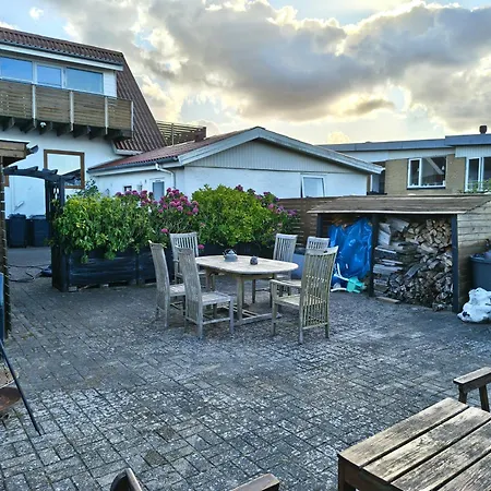Cozy With Terrace Konukevi *