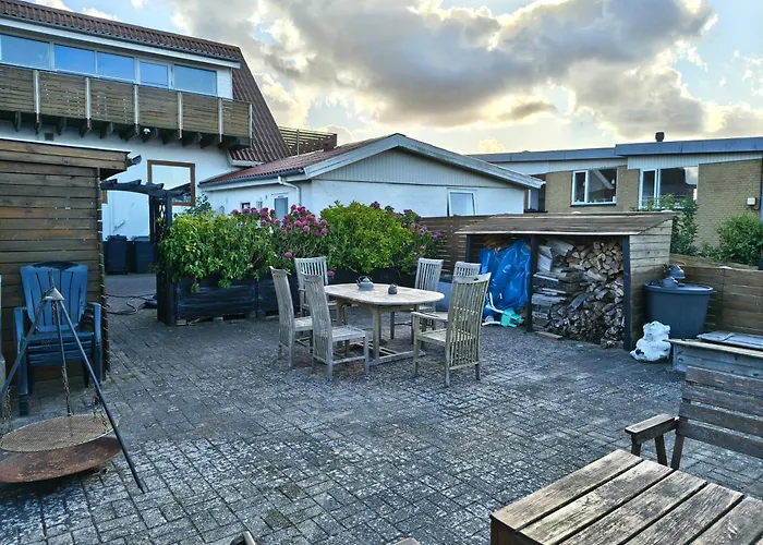 Cozy With Terrace Konukevi *